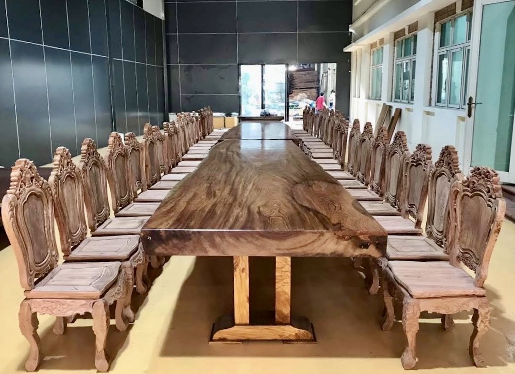 Bàn gỗ tự nhiên