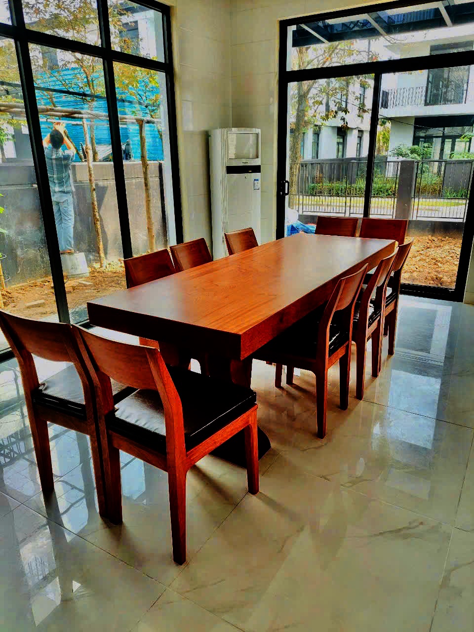 Bàn ăn gỗ tự nhiên