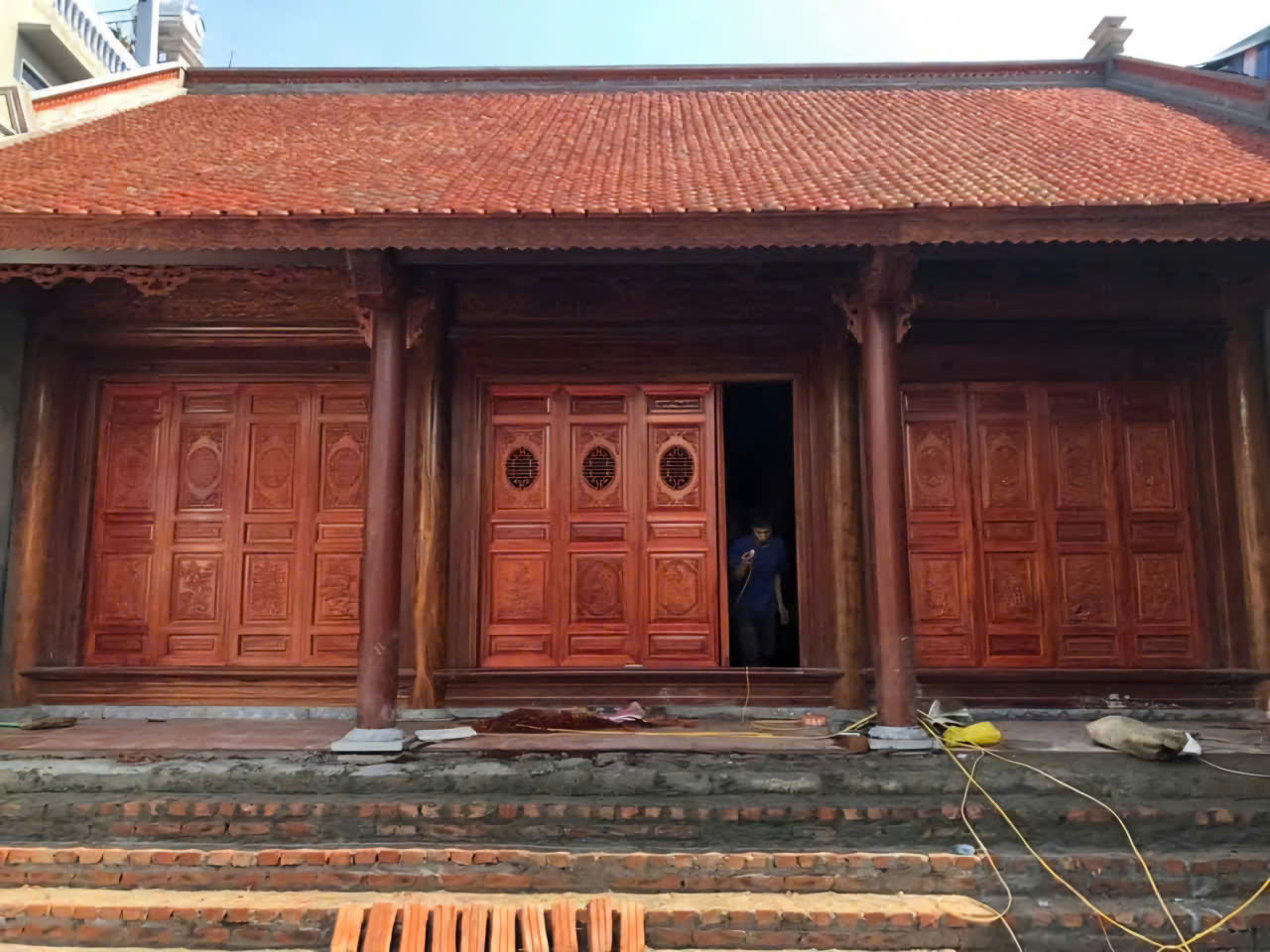 Nhà kẻ truyền gỗ tự nhiên
