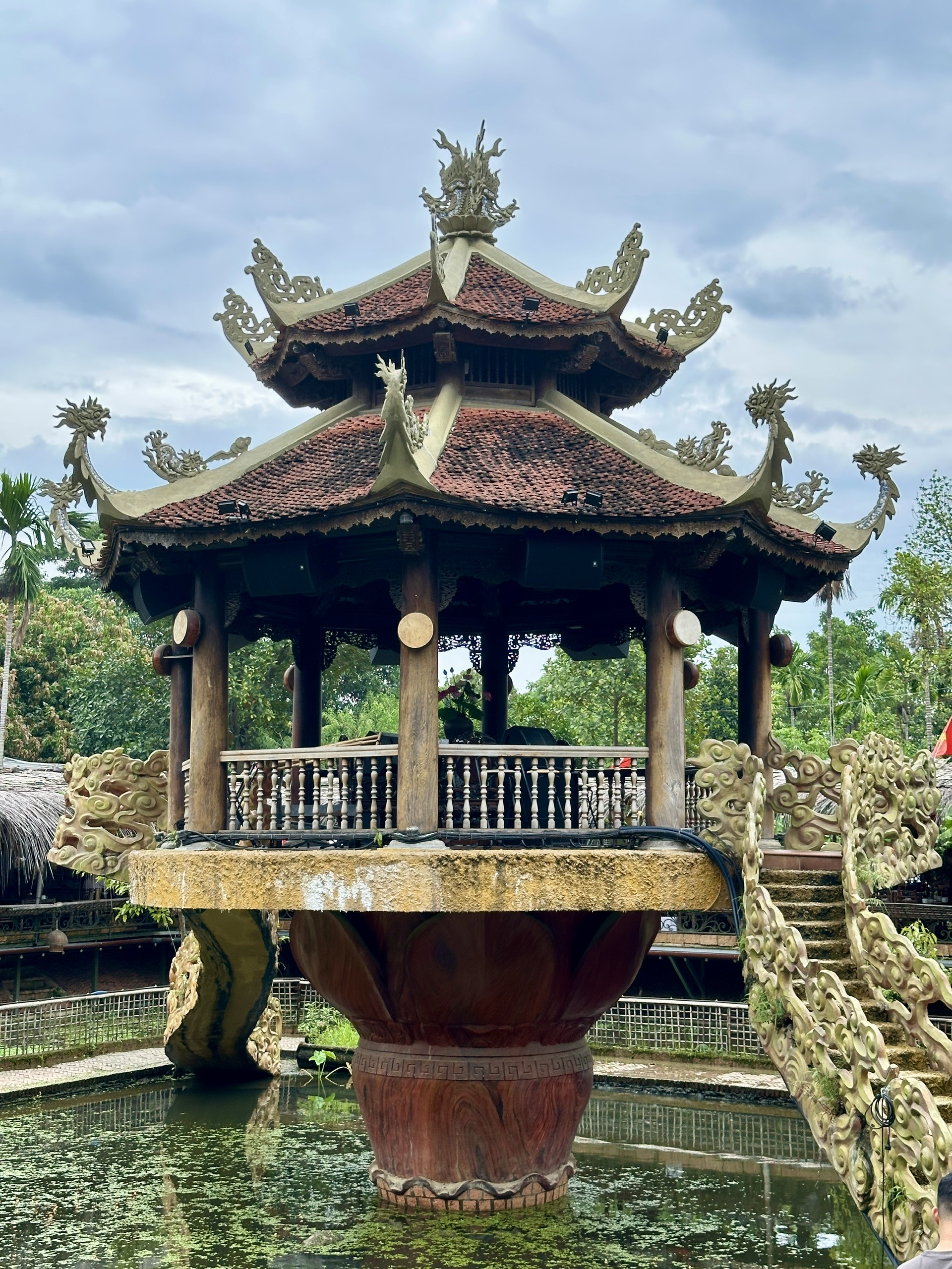 Nhà lục giác gỗ